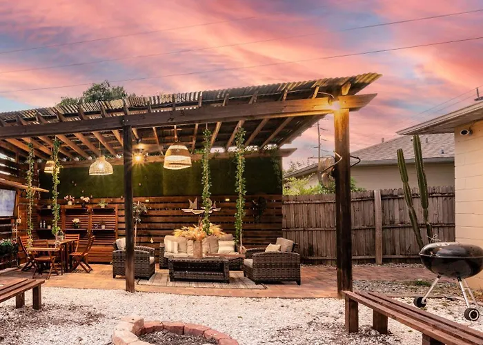 Upscale Ybor House With Outdoor Living Space