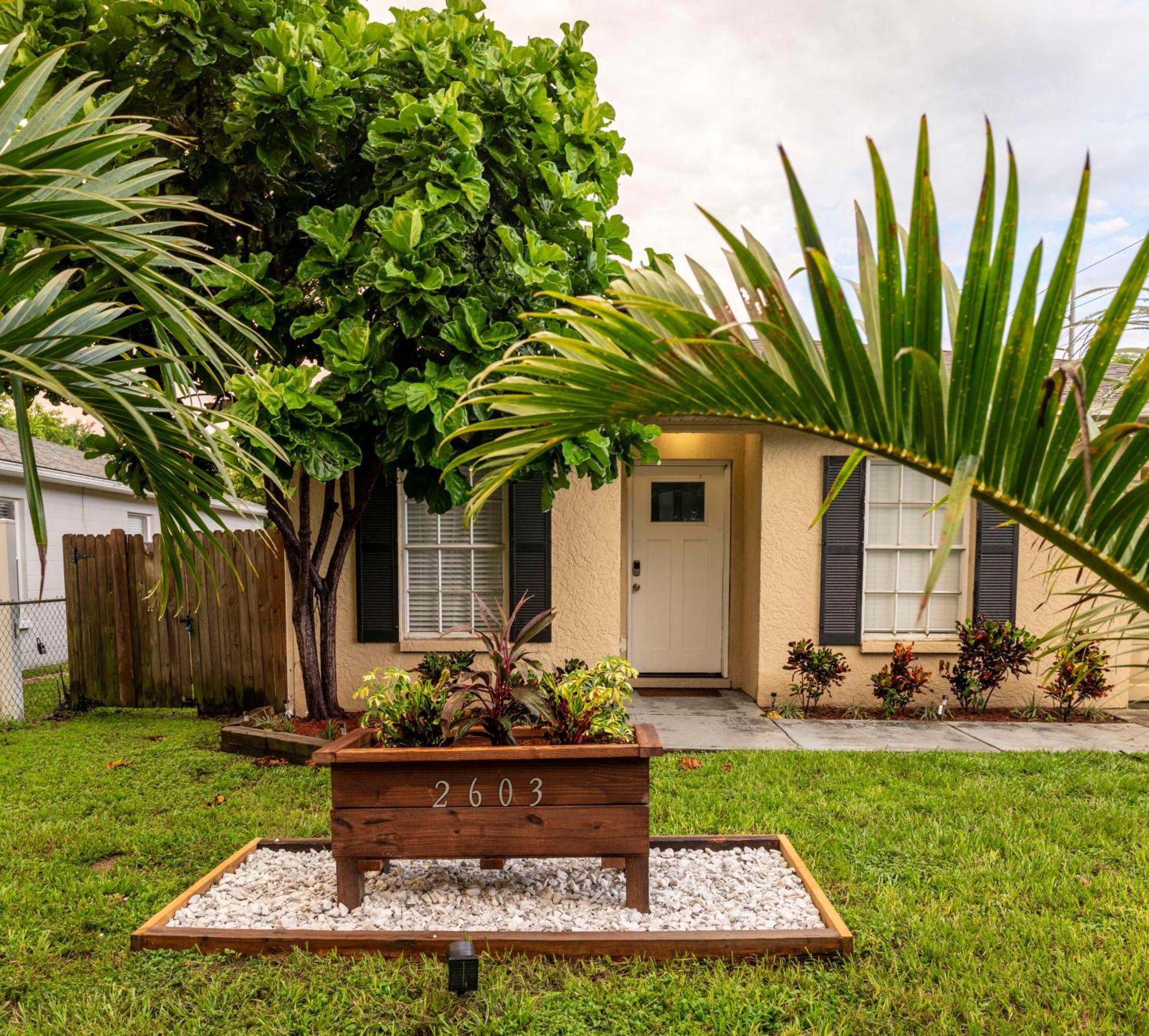 Upscale Ybor House With Outdoor Living Space Ferienhaus *