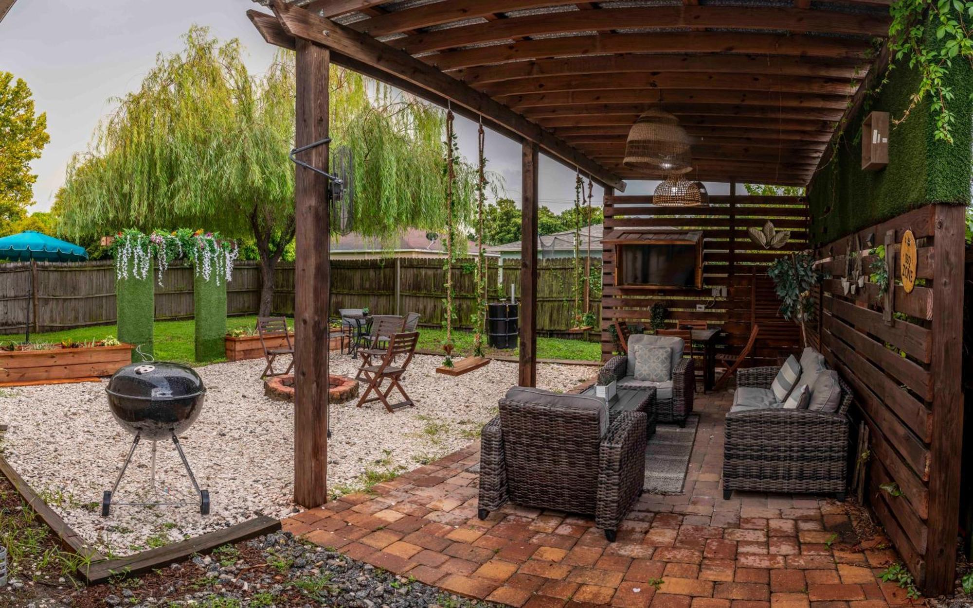 Upscale Ybor House With Outdoor Living Space Ferienhaus *