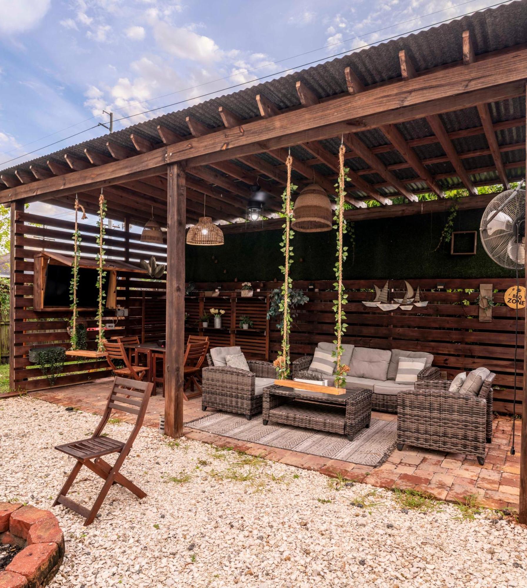 Upscale Ybor House With Outdoor Living Space *