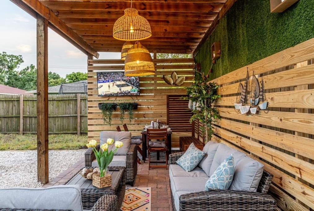 Upscale Ybor House With Outdoor Living Space Ferienhaus