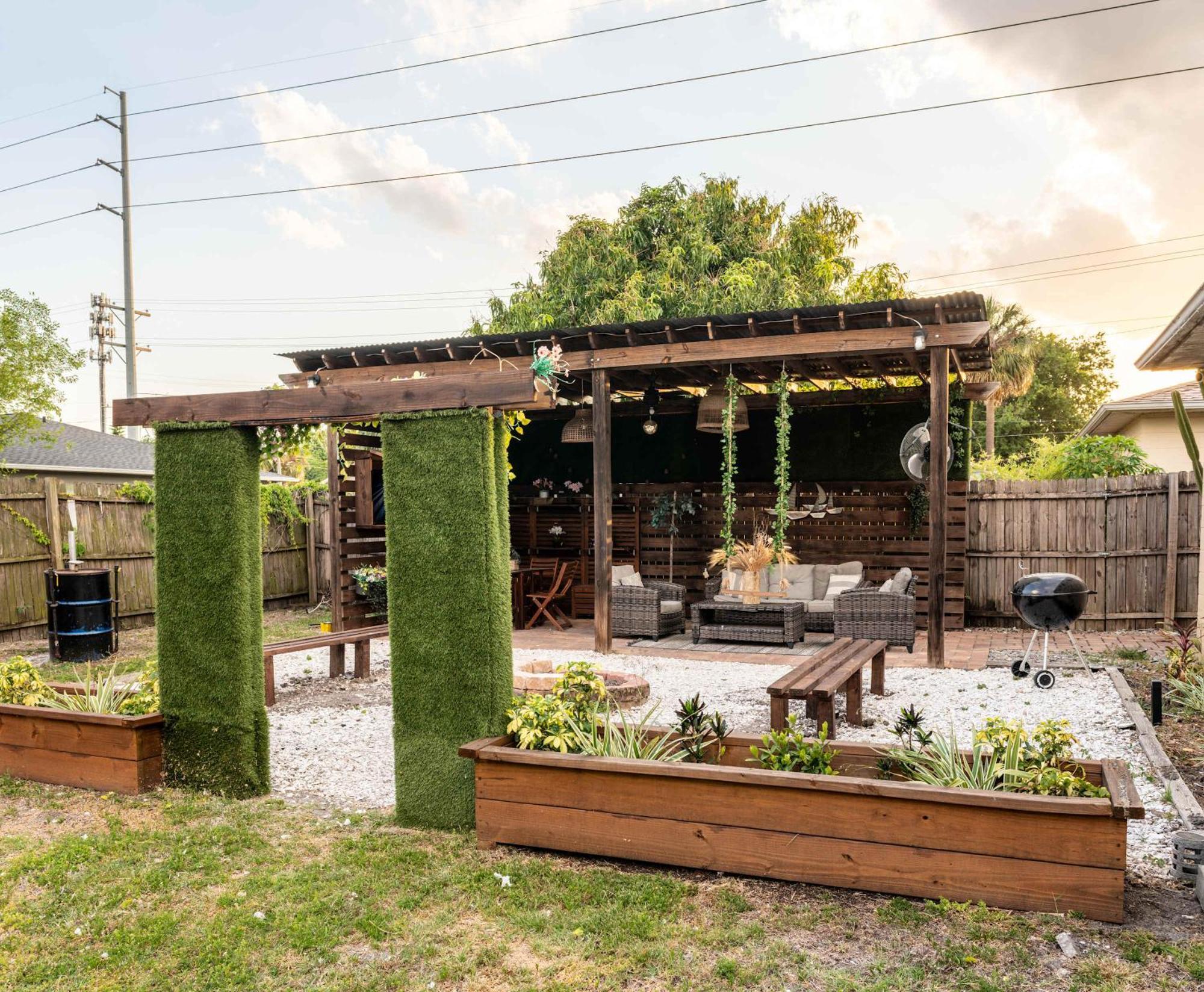 Upscale Ybor House With Outdoor Living Space *