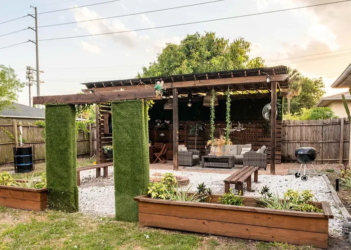 Upscale Ybor House With Outdoor Living Space