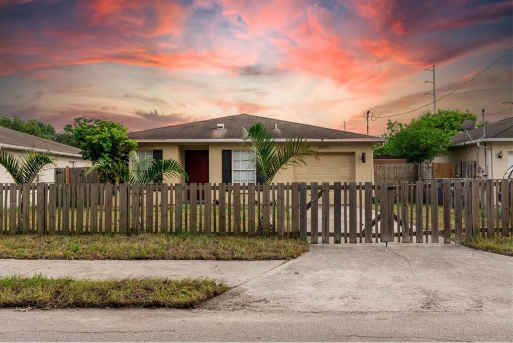 Casa vacanze Upscale Ybor House With Outdoor Living Space